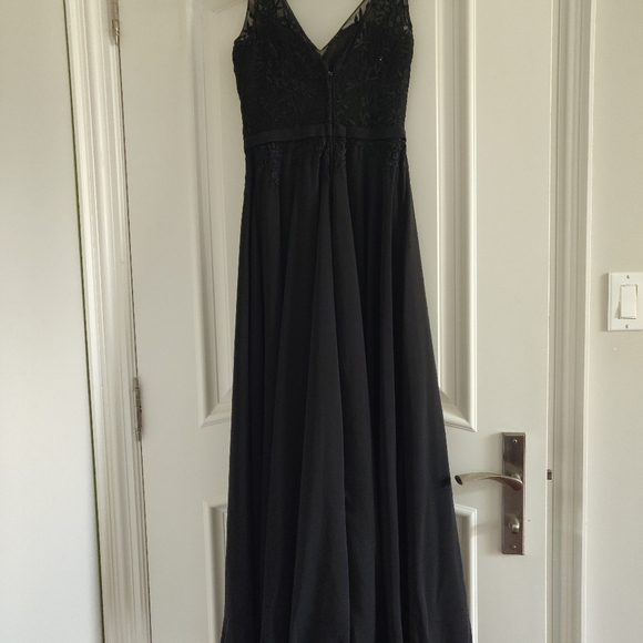 Formal Gown / Maxi Dress - Picture 2 of 4